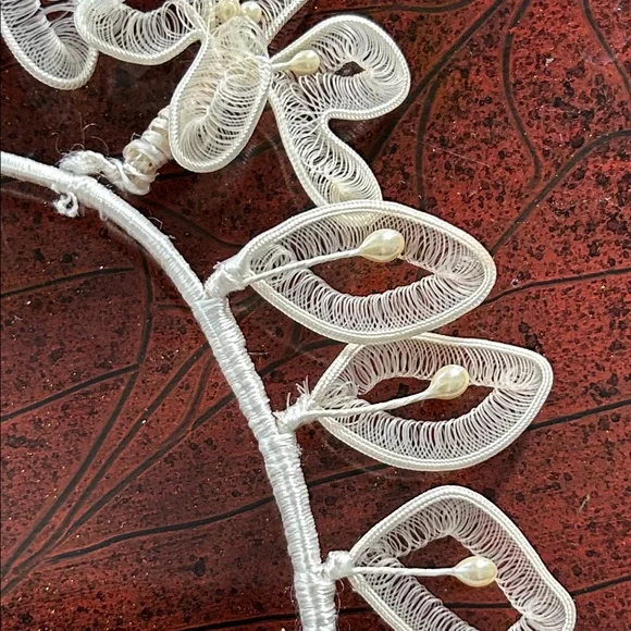 Handcrafted White Floral Headband tierra. wedding band - Picture 5 of 10